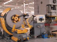 Автоматический фидер Decoiler раскручивателя прокладки металлического листа нержавеющей стали для машины обработки катушки